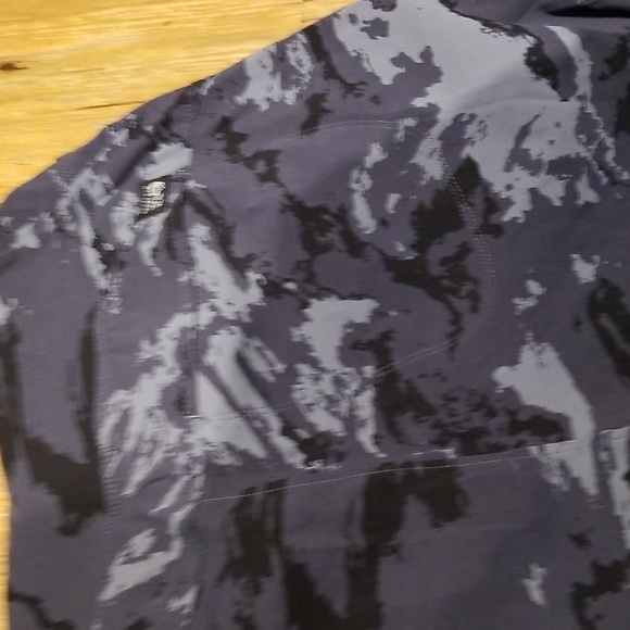 Women's Mountain HardWear grey black camo side zip pockets covered back szL - Picture 4 of 6